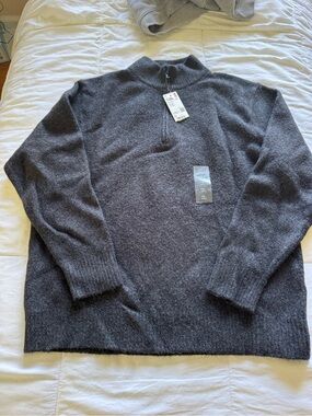 NWT Uniqlo Men’s Charcoal Gray Quarter Zip Sweater - Size XL